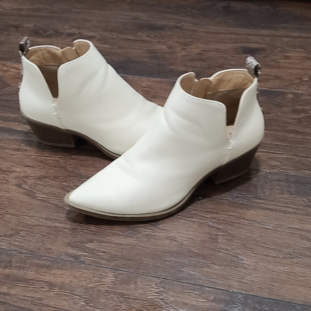 Booties beige with snake print